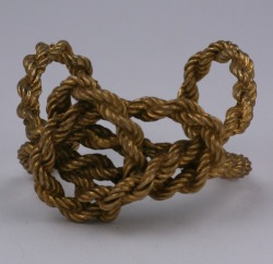 entangled chains and conflict resolution